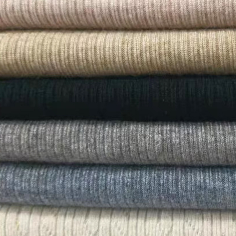 How does chunky knit fabric enhance the layering of garments through textured design?